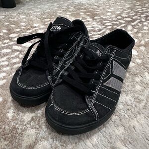 Macbeth Brand Men's Black Sneakers